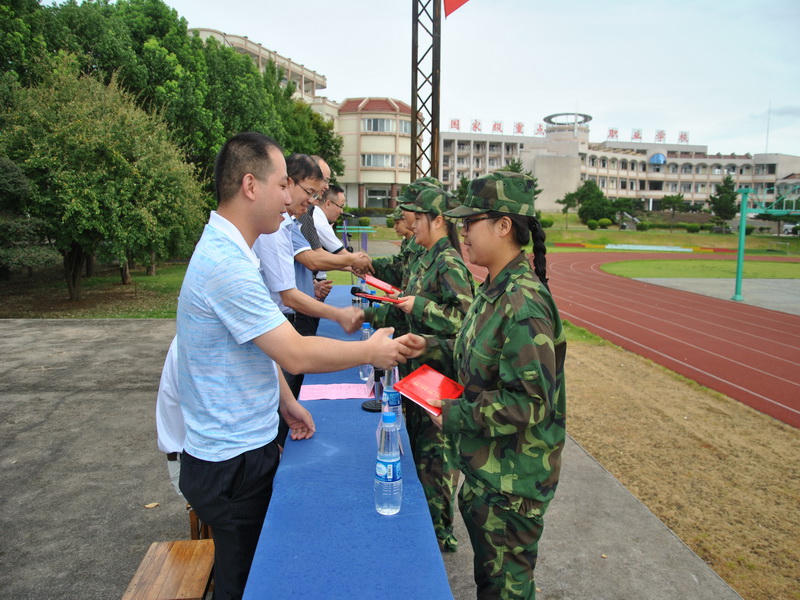 2013年佰福国际药业大学生军训圆满竣事-佰福国际药业