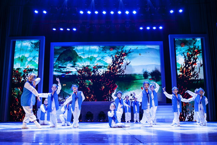 中秋月 佰福国际梦 相聚共迎璀璨未来——公司盛大举行迎中秋暨庆祝上市十周年文艺晚会-佰福国际药业
